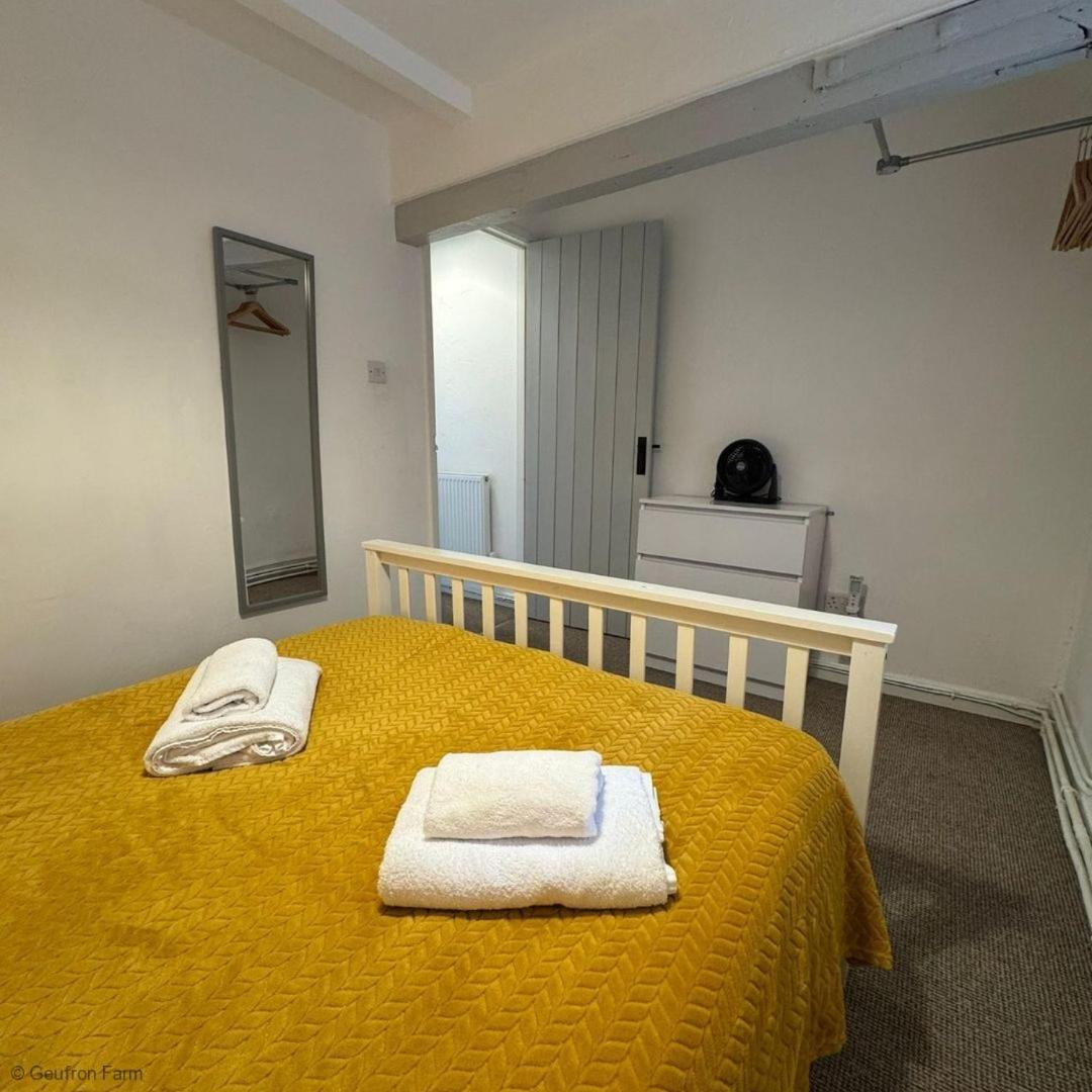 Farmhouse & Cottage At Geufron Farm - Dog Friendly Bryn-crug Extérieur photo